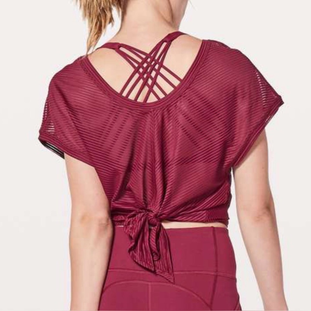 Lululemon red striped mesh tie back Ahead by Miles short sleeve athletic top S/M